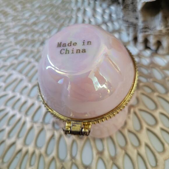 Mary Kay Rose Trinket Box Ceramic Pearl Luster Hinged Gold Trim Collectible - Picture 3 of 11